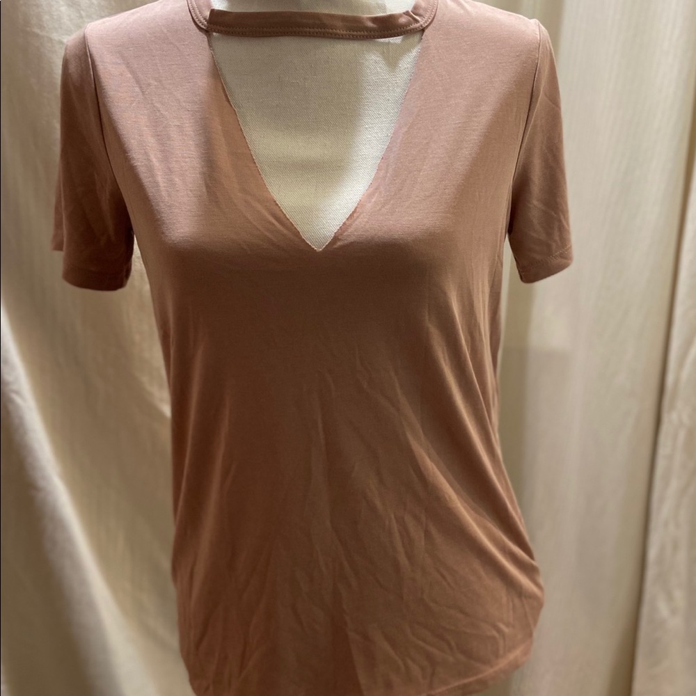 V-neck t-shirt